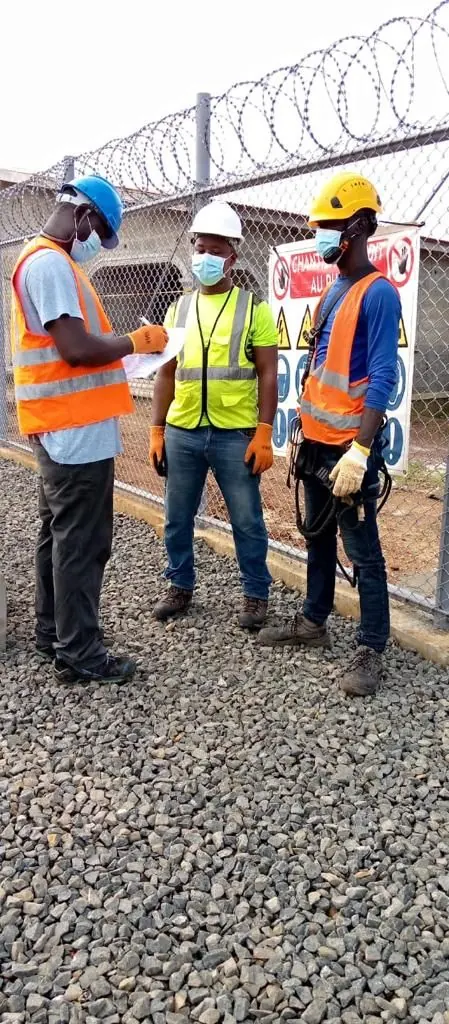 SPA site crew in hi-vis and hard hats during a toolbox briefing